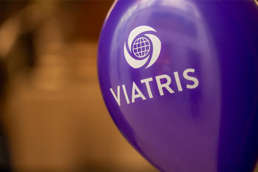 Ballon violet avec le logo Viatris imprimé en blanc