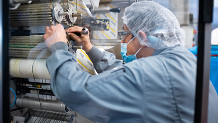 Technicien Viatris sur notre site de production